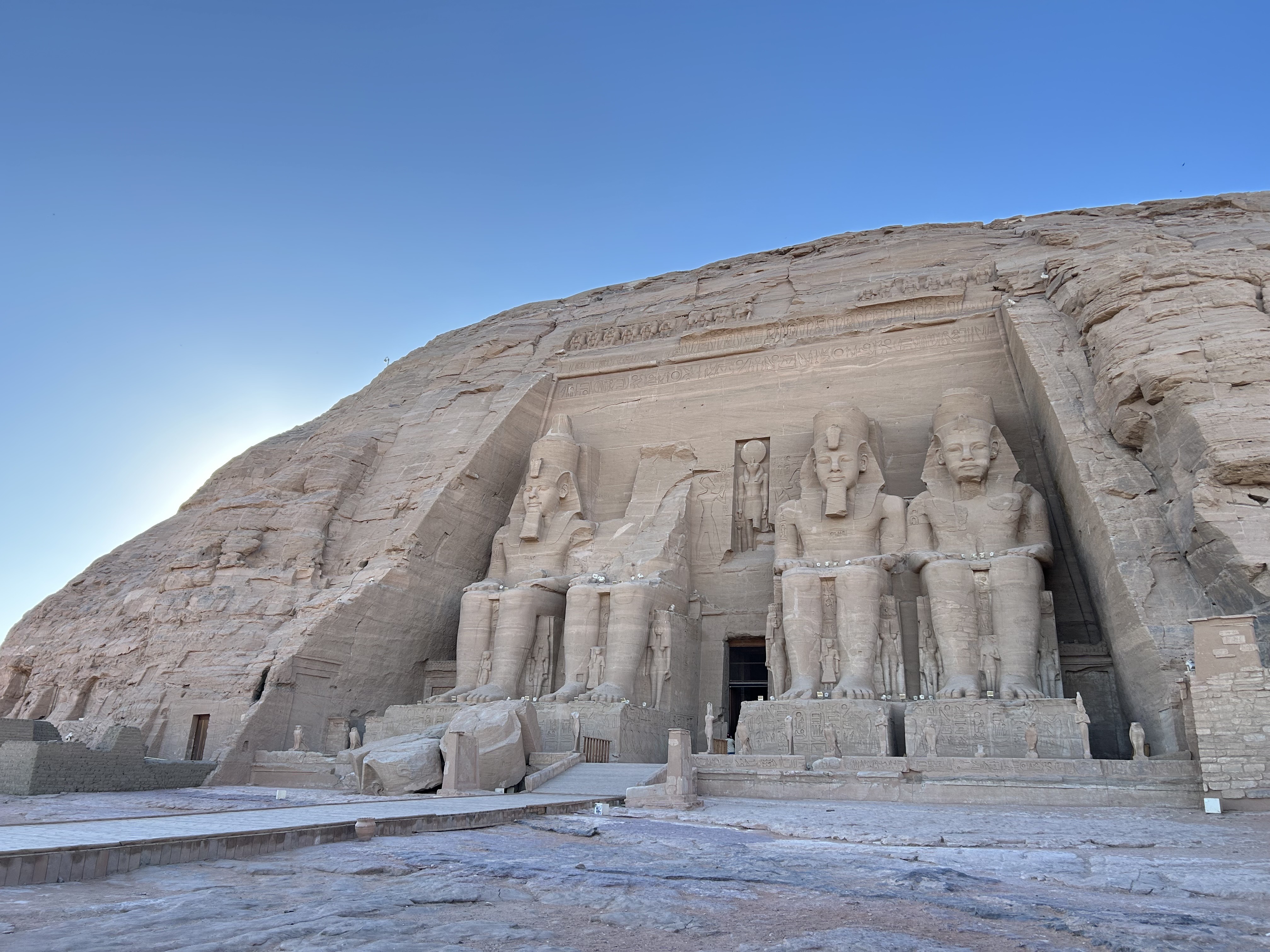 アブシンベル神殿 1泊旅行記